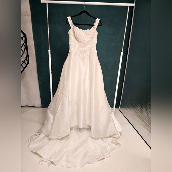 WEDDING DRESS SIZE 12 - Picture 1 of 8